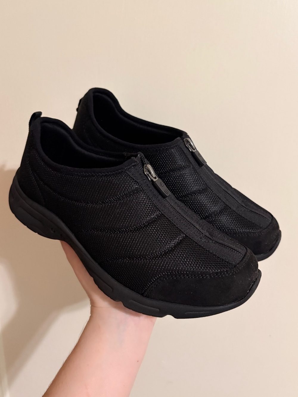 Easy Spirit Brony Black Zip Up Quilted Sneakers Size 8